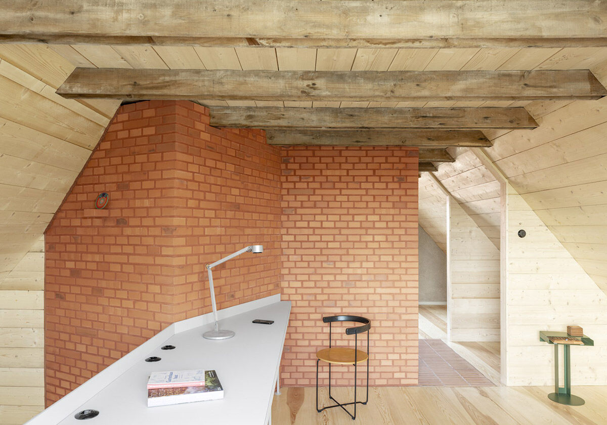 Wohnskulptur im Siedlerhaus - Umbau von Klöpfel Zeimer Architekten in der Uckermark