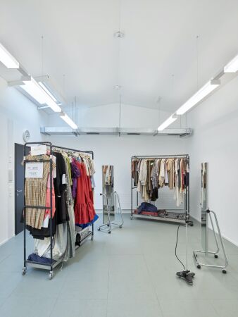 Temporre Erweiterung der Zrcher Oper von EM2N