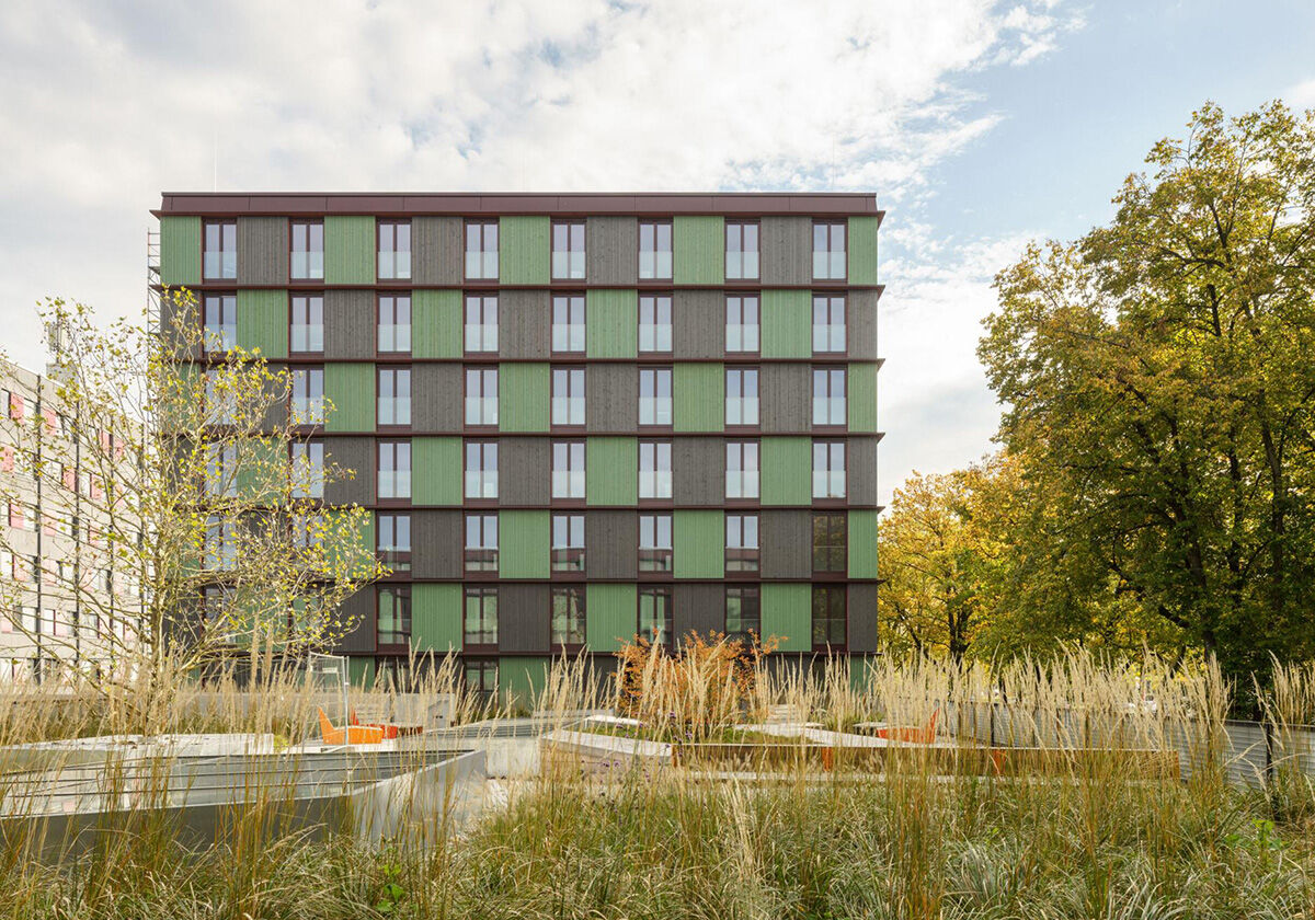 Schwabinger Holzensemble - Studierendenwohnheim in München von hirner & riehl architekten