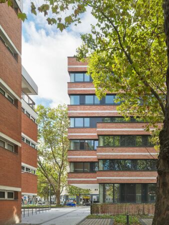 Brogebude in Berlin von pape+pape architekten