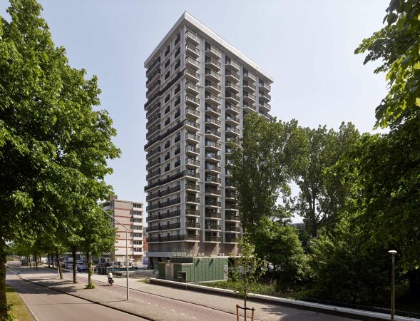 Hochhaus von Office Winhov und Office Haratori