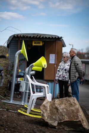 Eigens gestaltete Infostnde versorgen die Besucher*innen des Parcours mit Geschichten und Fakten.