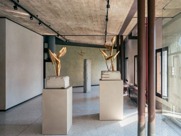 Kleine Gassen f�hren von hier  hinunter nach Dorsoduro. In der Galerie Negropontes stehen �Architectural Landscapes� im Fokus. Sie befindet sich in einem wenig bekannten Scarpa-Bau namens Palazzina Masieri (Dorsoduro 3900, Achtung: unauff�lliger Eingang!) � mehr dazu in der BauNetz WOCHE zur Biennale.