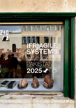 Gegen�ber an der Fondamenta S. Anna (Castello 996a) hat sich der Pakistanische Pavillon eingerichtet.