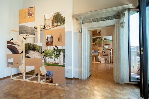 Organisiert von Kunst Meran Merano Arte, werden aktuelle Bauten aus den Jahren 2018 bis 2024 pr�sentiert.