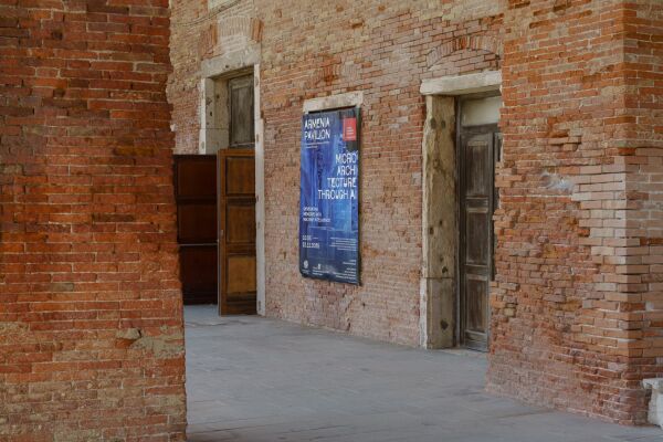 Zum Armenischen Pavillon im Hinterland von Castello muss man seinen Weg durch verlassene G�sschen finden. Er befindet sich in einem entlegenen Teil des Viertels Arsenale, im Raum Tesa 41 (Castello 2738/C) an der Fondamenta Case Nuove.