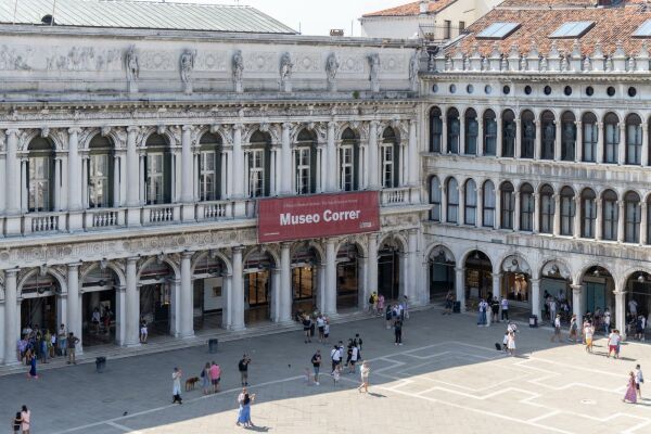 Und noch mal Scarpa am Markusplatz: Der Architekt hat auch die Innenr�ume des Museo Correr (Piazza San Marco 52,) gestaltet, die ebenfalls bis heute erhalten sind.
