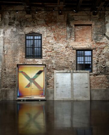 Die alte Seifenfabrik wurde von TA Torsello Architettura saniert und umgebaut. Hier eine Arbeit von Wade Guyton.