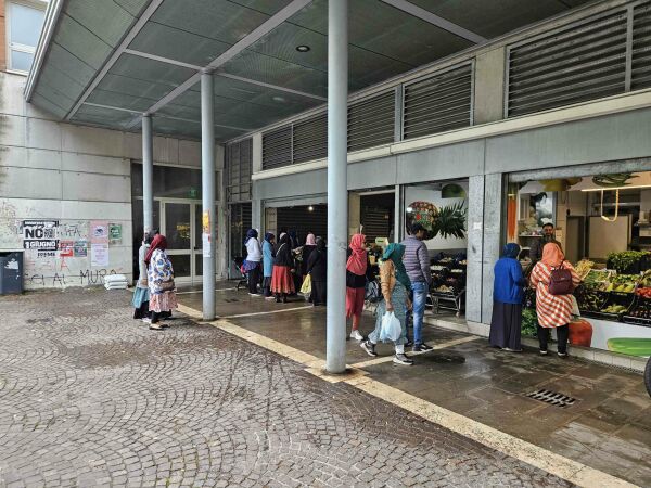 Hier leben viele Menschen mit Migrationshintergrund, die tglich ins historische Venedig pendeln, um dort die weltweit einmalige Tourismusmaschinerie am Laufen zu halten.