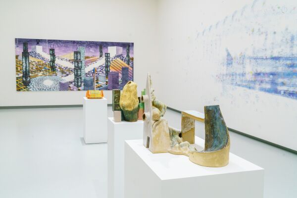 Installationsansichten der Ausstellung Schner Wohnen. Architekturvisionen von 1900 bis heute, vom 8.6.19.10.2025 in Kunsthalle Tbingen