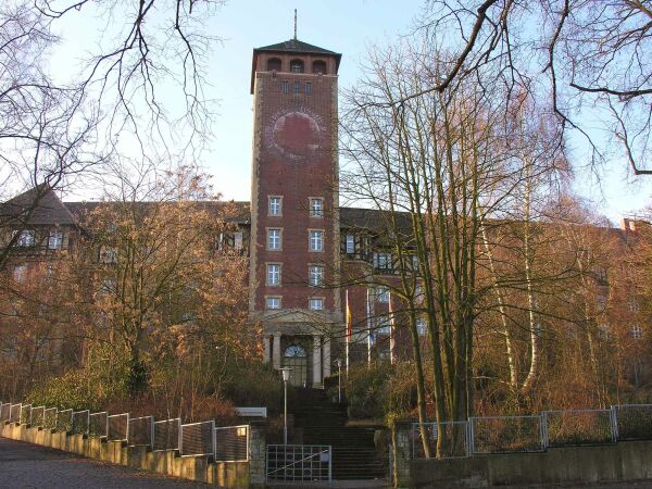 Bestandsgebude am Brauhausberg von Franz Schwechten. Foto: Wikimedia / Wolfgang Pehlemann Wiesbaden Germany / CC-BY-SA-3.0-DE