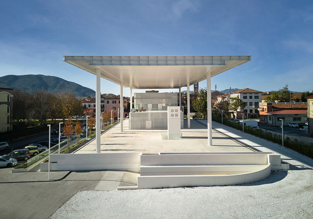 Kleines Haus, großes Dach - Stadtpavillon in Lucca von Pietro Carlo Pellegrini