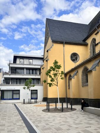 Das Dechant-Scheben-Haus neben der Kirche soll 2027 abgerissen werden.