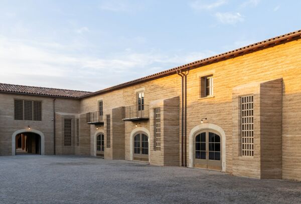 Weingut bei Avignon von Studio Mumbai und Louis-Antoine Grgo Architects