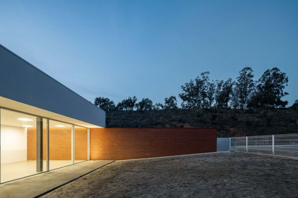 Frderwerkstatt in Odemira von Filipe Xavier Oliveira