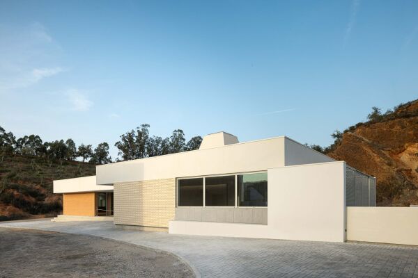 Frderwerkstatt in Odemira von Filipe Xavier Oliveira