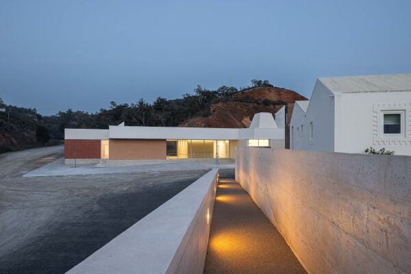 Frderwerkstatt in Odemira von Filipe Xavier Oliveira