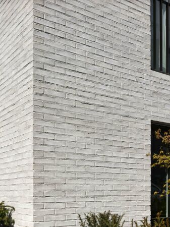 Mehrfamilienhaus mit Gewerbe in Zrich von Max Dudler