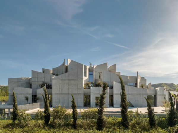 Tierklinik in Tirana von Davide Macullo Architects