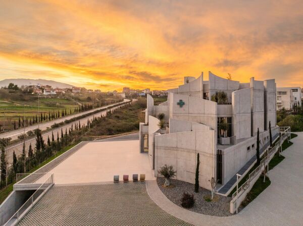 Tierklinik in Tirana von Davide Macullo Architects