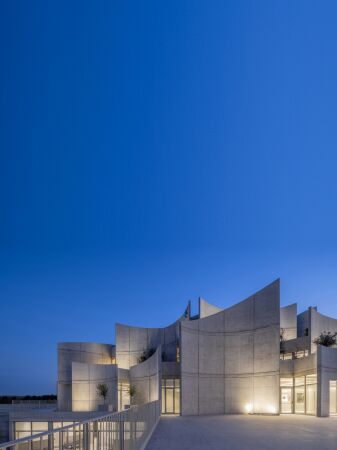 Tierklinik in Tirana von Davide Macullo Architects