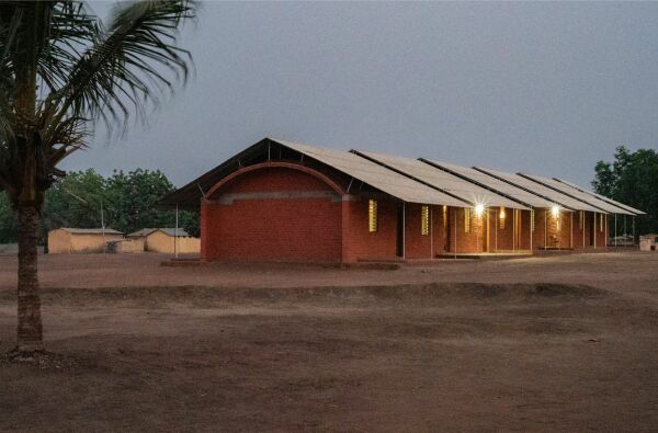 Engere Wahl: Schule fr das Waisenhaus in Yovokop/Togo von Felix Brinkhege