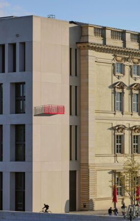2. Preis: Red Balcony von Monika Goetz (Berlin)