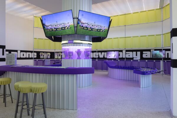 Sport ohne Konkurrenz, aber dafr in kreischenden Farben. Die Niederlande haben eine alternative und inklusive Sportbar eingerichtet: Sidelined. A Space to Rethink Togetherness.