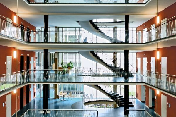 Neue Maxburg in Mnchen, mit Theo Pabst (Treppenhaus)