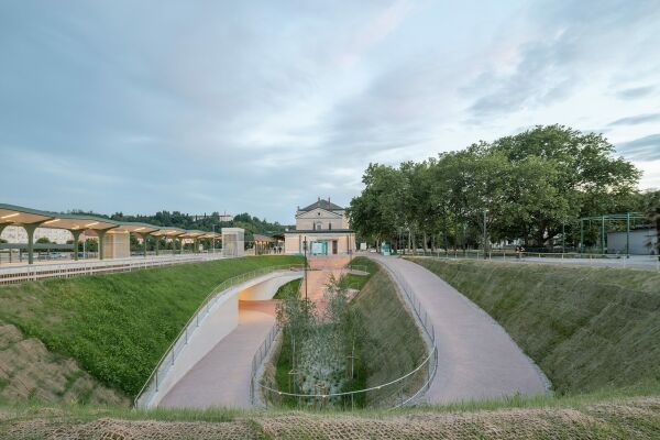 Bahnhofsneugestaltung in Nova Gorica von Sadar+Vuga