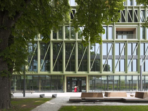 Holzhybrid im Werksviertel von C. F. Mller