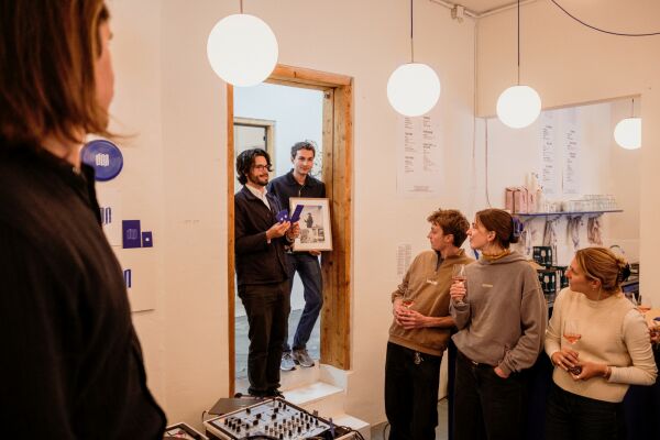 Die Initiatoren Matthias Faul und Felix Lindemann (im Trrahmen) sind Mitarbeiter an der Professur fr Urban Design der TU Mnchen.