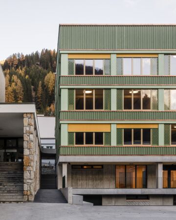 Schulerweiterung in Davos von CURA Architekten