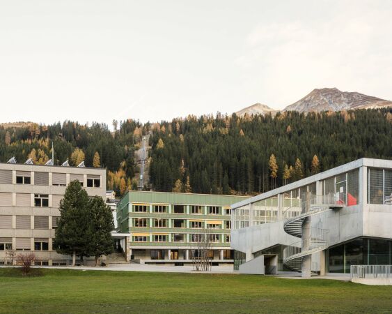 Schulerweiterung in Davos von CURA Architekten