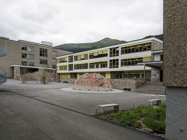 Schulgebude vor dem Umbau