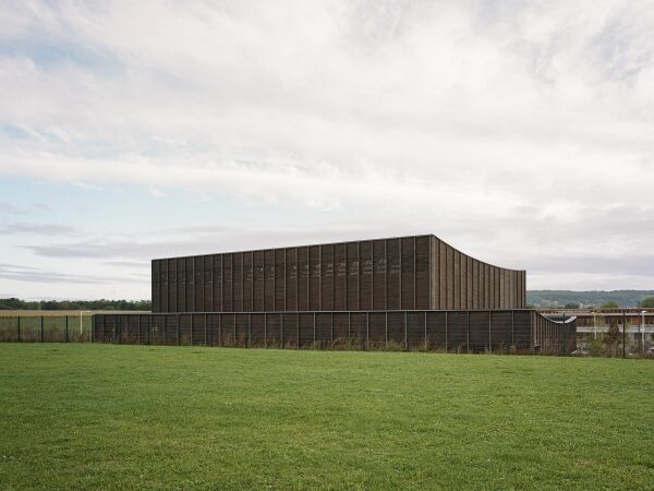 Sporthalle von ateliers o-s architectes