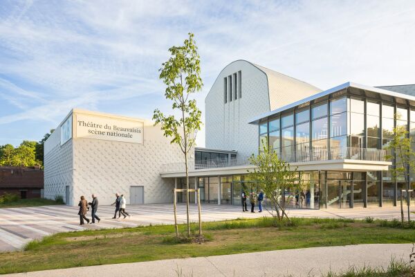 Theater von AJC Atelier darchitecture in Beauvais