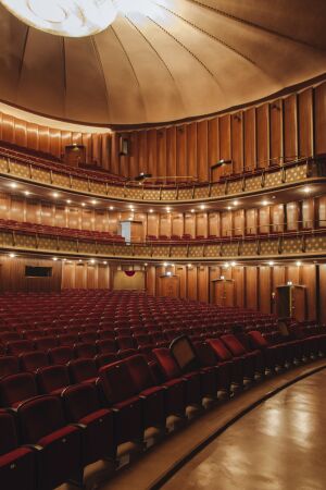 Theatersaal vor den Sanierungsarbeiten, 2018