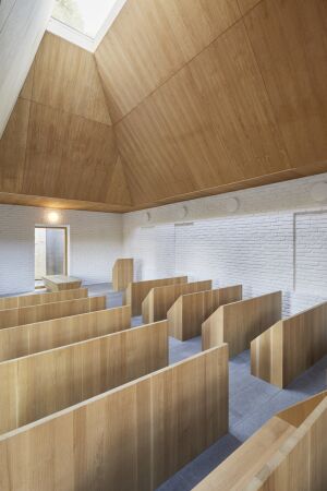 Trauerhalle in Vimperk von Jakub Vaek