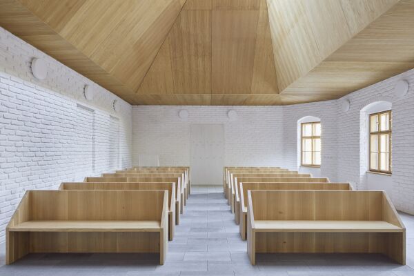 Trauerhalle in Vimperk von Jakub Vaek