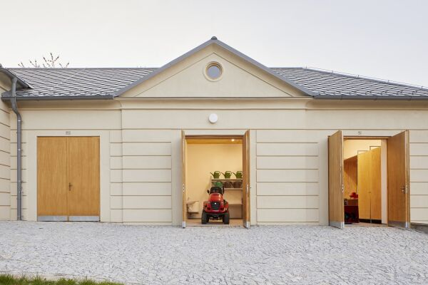 Trauerhalle in Vimperk von Jakub Vaek