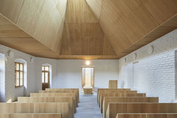 Trauerhalle in Vimperk von Jakub Vaek