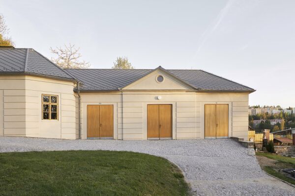 Trauerhalle in Vimperk von Jakub Vaek