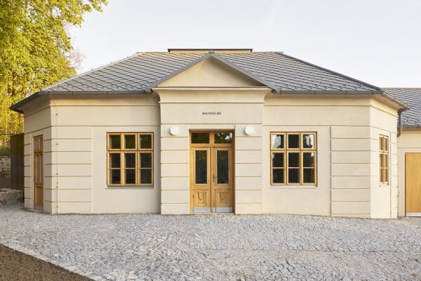 Trauerhalle in Vimperk von Jakub Vaek