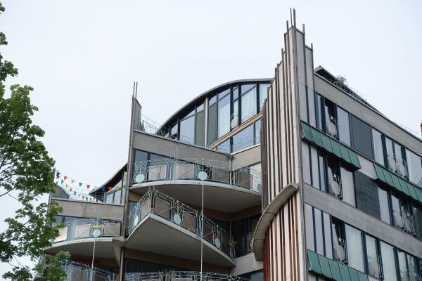 Detail Wohnhaus am Winterfeldtplatz, 19941999, mit Doris Baller.