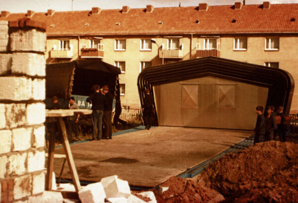 Montage einer Raumerweiterungshalle