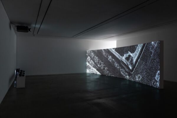 SueJin Hong, Installationsansicht: I am the eye in the sky looking at you, HITE Collection, 2024