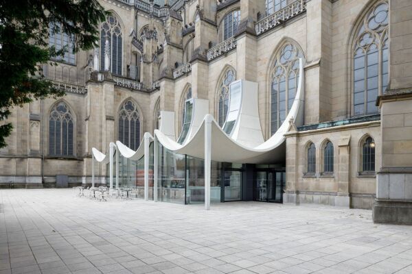 Bauten im Ausland au�er Konkurrenz: Peter Haimerl . Architektur (M�nchen) mit Studio Clemens Bauder (Linz), Domcenter Linz, �sterreich