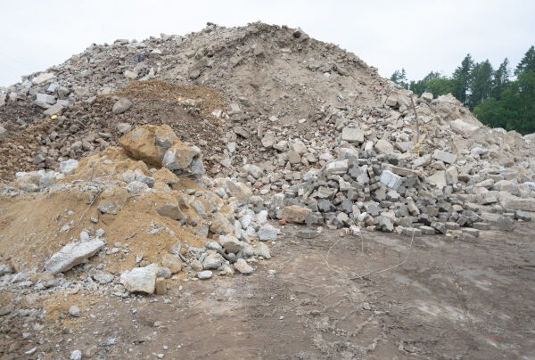 Bauschutt auf einem Recyclinghof