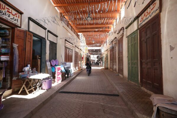 Der wiederbelebte Qisariyya-Markt mit seiner restaurierten berdachung beherbergt heute Handwerksbetriebe.